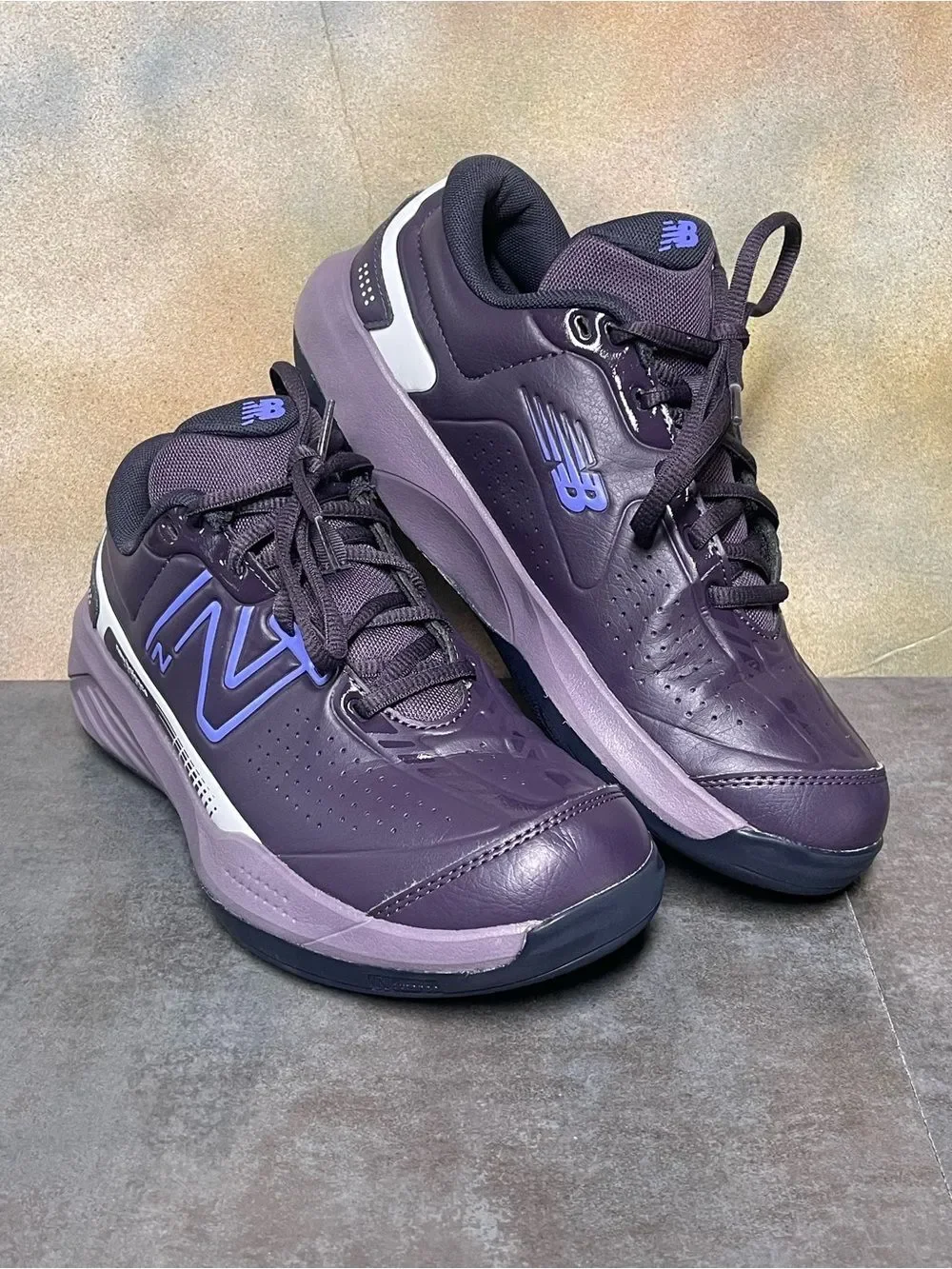 New Balance 696v5 Women’s Wide Plum Purple Tennis Shoes Size 9D